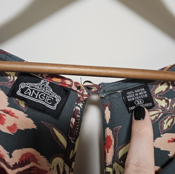 floral romper with cape - Picture 2 of 5